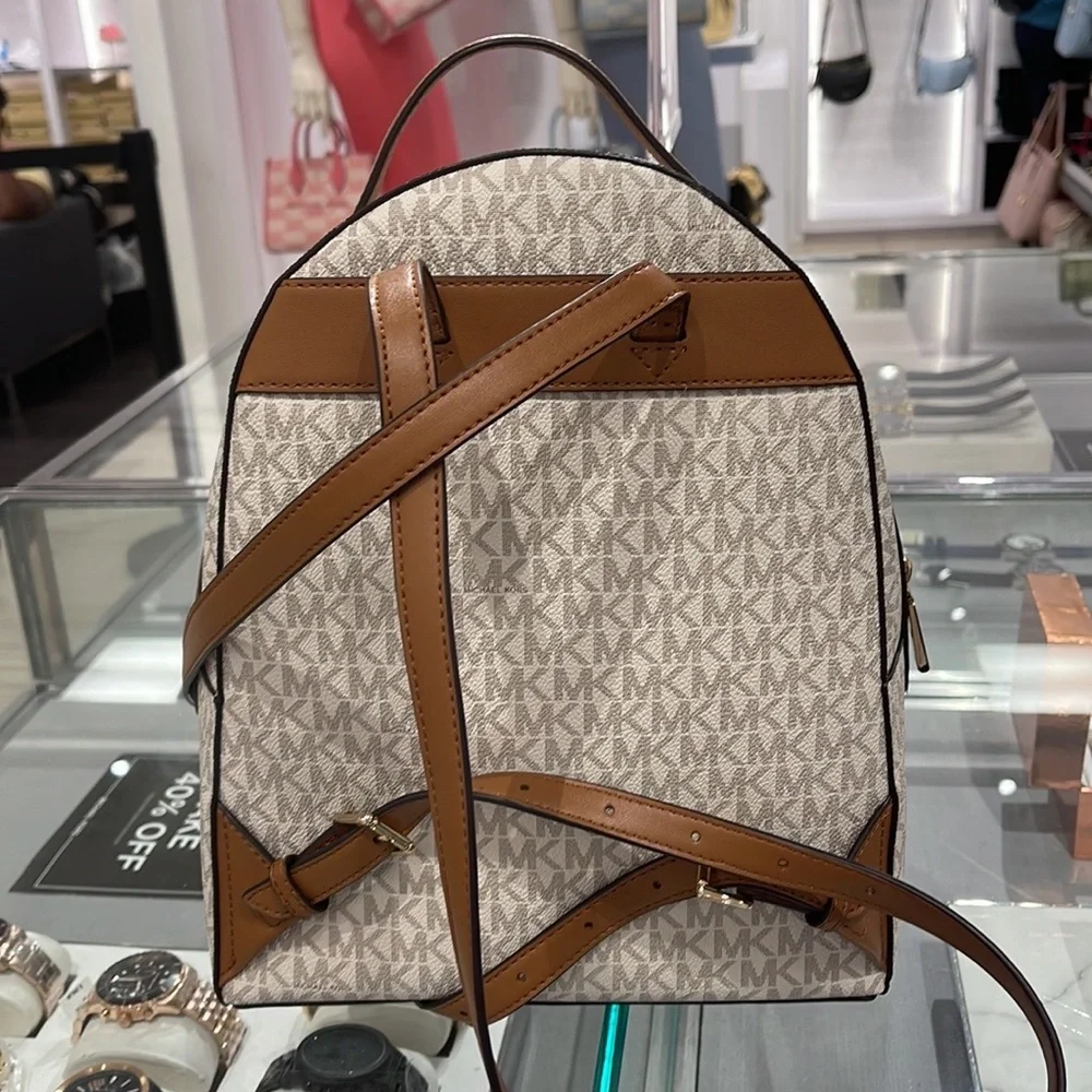 Michael Kors Womens Valerie Medium Logo Backpack 30F2G9VB2B-149 (Vanilla)
NWT - Picture 14 of 16